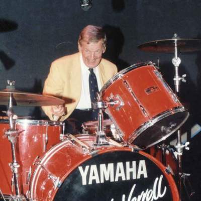Hinter den wuchtigen Kesseln seines Yamaha-Kits, das er in späteren Jahren spielte, verschwindet der schmächtige Ronnie Verrell fast. © Pete King