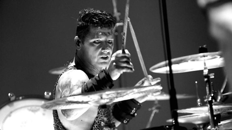 Seine Art Rammstein-Songs zu trommeln beschert Christoph Schneider weltweit den Respekt der Schlagzeuger-Kollegen. 