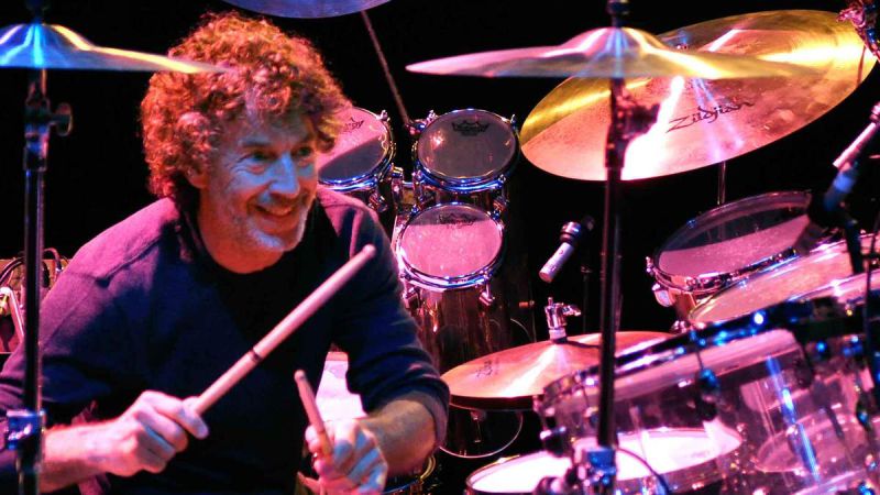 Simon Phillips ist als Tour-Drummer, Session-Trommler sowie als Studio-Schlagzeuger und Clinician unterwegs. © Getty Images