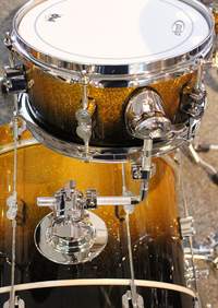Einen Hauch von Vintage, verströmen die Single-Lugs auf der PDP Bass-Drum. © Peter Sausenthaler