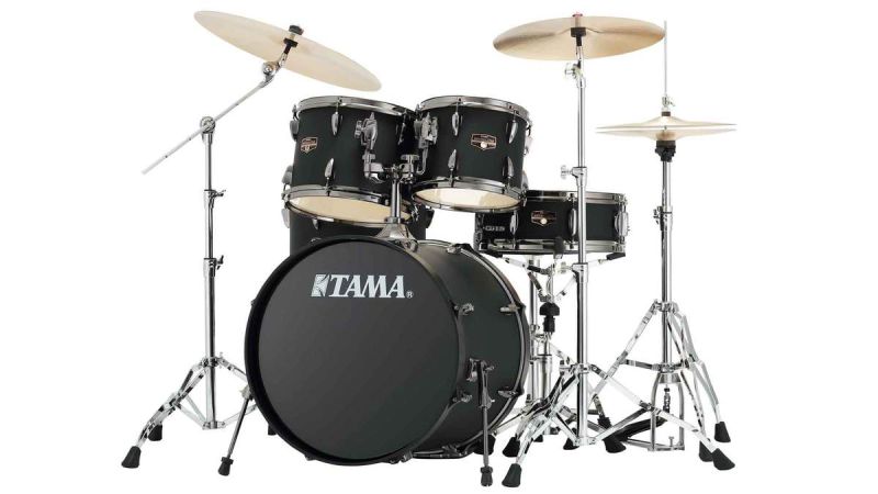 Das Tama Imperialstar Schlagzeug in mattem Blacked Out Black wurde mit neuer Hardware ausgesattet. 