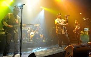 Living Colour im Wandel der Zeit: Auch wenn sich die Musiker geändert haben, was ihre Outfits betrifft, groovt die Band live noch ordentlich – hier bei einem Auftritt in London im Jahr 2013. © Getty Images