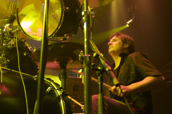 Dave Lombardo am Drumset